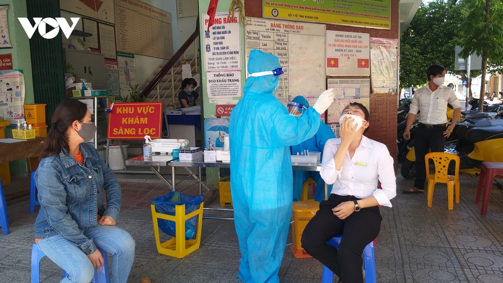 Số ca dương tính SARS-CoV-2 liên tục tăng, Nha Trang lấy mẫu 100% hộ dân